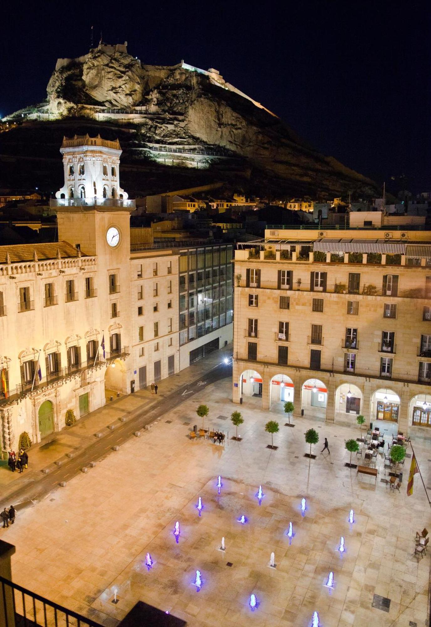 Grande Y Luminoso En El Centro De Appartamento